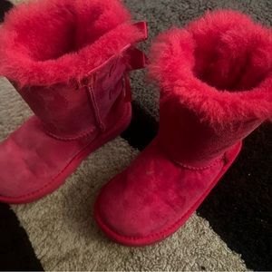 Girl pink Uggs